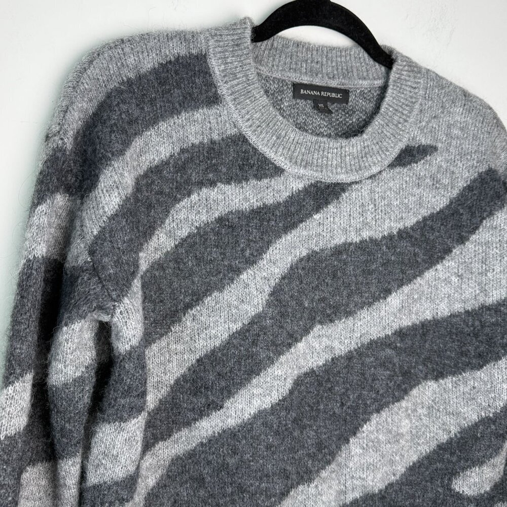 Banana Republic Zebra Wedge Angora Blend Sweater High Neck Gray Size XS - Picture 6 of 9